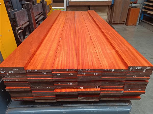 Grote foto 26x190mm 215cm padoek doe het zelf en verbouw hout en planken