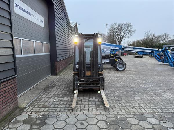Grote foto hyundai 25d 9e 2.5 t diesel heftruck met cabine vorkenverspreider agrarisch heftrucks