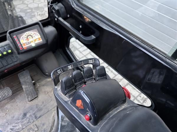 Grote foto hyundai 25d 9e 2.5 t diesel heftruck met cabine vorkenverspreider agrarisch heftrucks