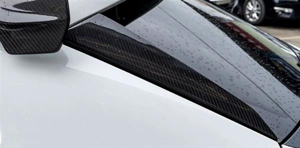 Grote foto dit betreft een porsche cayenne coupe carbon kofferbak raam strip addon auto onderdelen tuning en styling