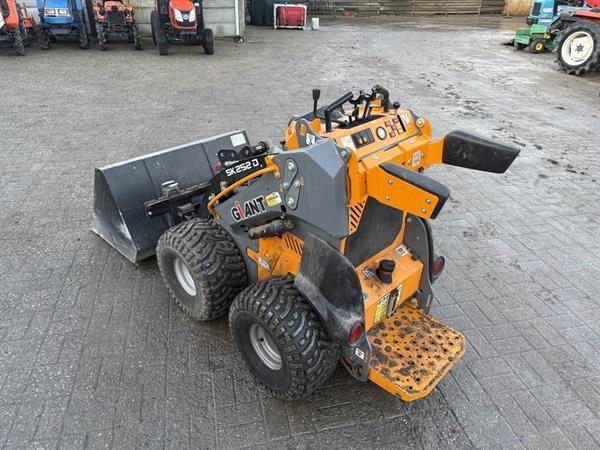 Grote foto giant sk252 d skid schranklader minishovel agrarisch shovels