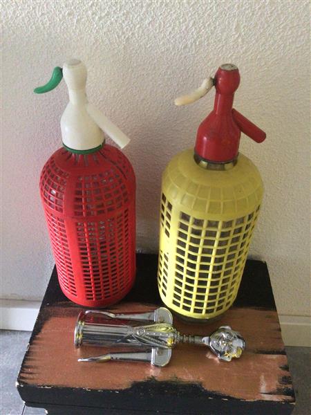 Grote foto vintage spuitwater flessen huis en inrichting woningdecoratie