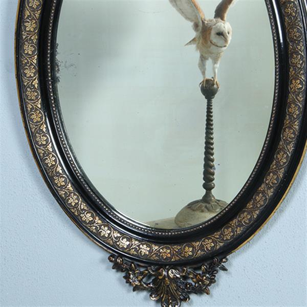 Grote foto ovale spiegel in zwart met zilver bekroond door cupido met pijlen en toorts no.362705 antiek en kunst spiegels
