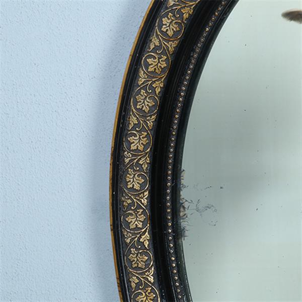 Grote foto ovale spiegel in zwart met zilver bekroond door cupido met pijlen en toorts no.362705 antiek en kunst spiegels