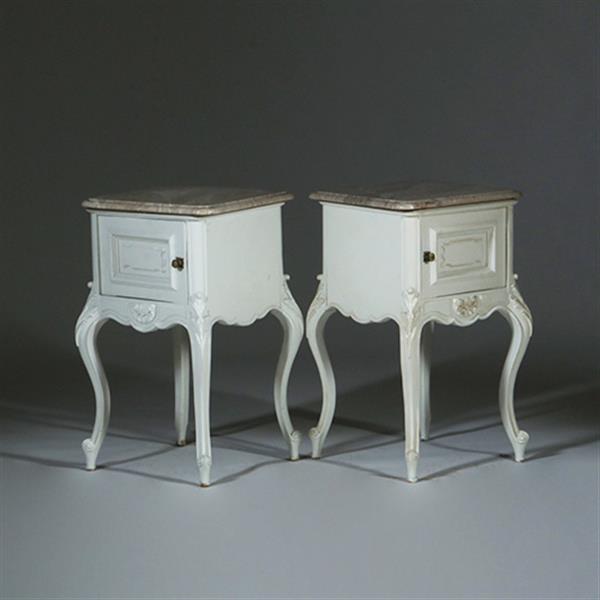 Grote foto stel van 2 wit gelakte nachtkastjes met ledikant frankrijk ca 1880 no.332455 antiek en kunst stoelen en banken