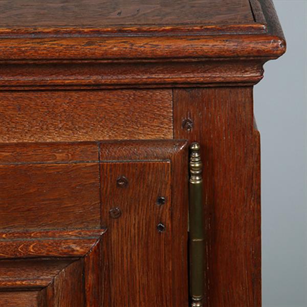 Grote foto kleine 17e eeuwse tweedeurskast met achter n deurtje bestek laden no.770343 antiek en kunst stoelen en banken