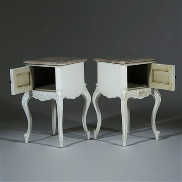 Grote foto stel van 2 wit gelakte nachtkastjes met ledikant frankrijk ca 1880 no.332455 antiek en kunst stoelen en banken