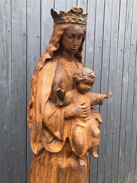 Grote foto moeder maria mother mary met jezus groot gietijzeren beeld prachtig. tuin en terras tuindecoratie