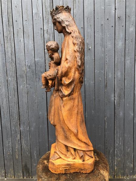 Grote foto moeder maria mother mary met jezus groot gietijzeren beeld prachtig. tuin en terras tuindecoratie