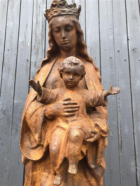 Grote foto moeder maria mother mary met jezus groot gietijzeren beeld prachtig. tuin en terras tuindecoratie