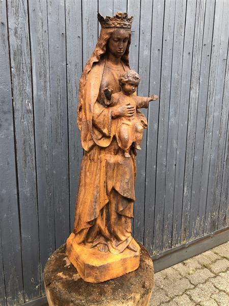 Grote foto moeder maria mother mary met jezus groot gietijzeren beeld prachtig. tuin en terras tuindecoratie