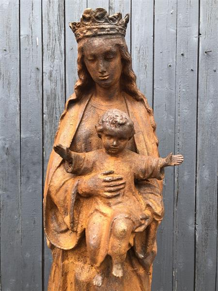 Grote foto moeder maria mother mary met jezus groot gietijzeren beeld prachtig. tuin en terras tuindecoratie