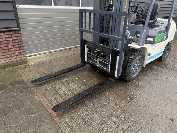 Grote foto eurotrac fe30 eco heftruck nieuw met vorkenverspreider agrarisch heftrucks