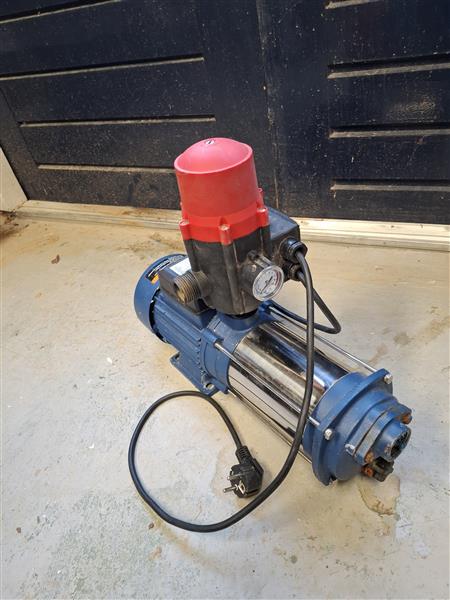 Grote foto hydrofoorpomp met drukschakelaar 2500w diversen overige