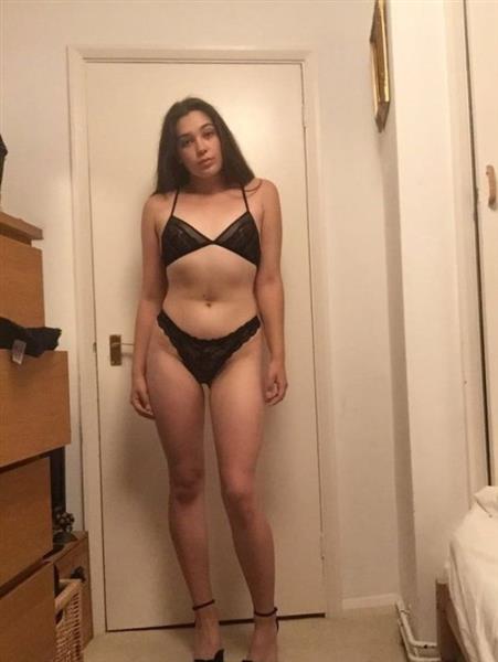 Grote foto jong en nog onervaren erotiek vrouw zoekt nmalig contact man