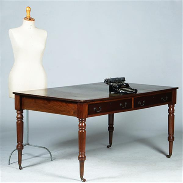 Grote foto engelse mahonie schrijftafel met groen leer en twee laden ca 1880 no.381260 antiek en kunst stoelen en banken