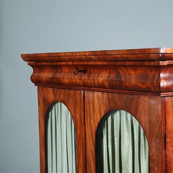 Grote foto biedermeier boekenkastje met getoogde ruiten uitneembare bespanning ca 1830 mahonie no.380320 antiek en kunst stoelen en banken
