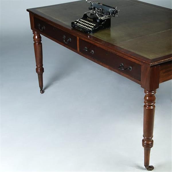 Grote foto engelse mahonie schrijftafel met groen leer en twee laden ca 1880 no381260 antiek en kunst stoelen en banken