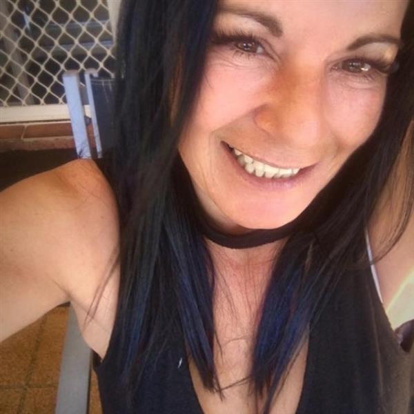 Grote foto nieuw begin na en moeilijke periode contacten en berichten vrouw zoekt man