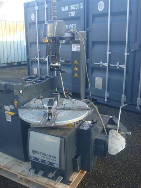 Grote foto banden de montage apparaat en balanceer machine auto diversen gereedschap