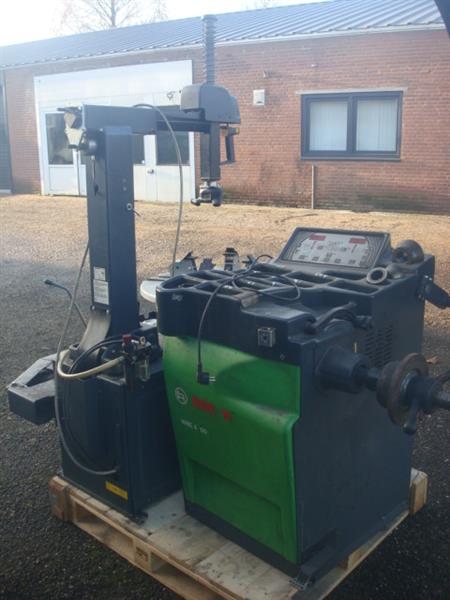 Grote foto banden de montage apparaat en balanceer machine auto diversen gereedschap