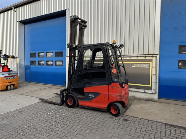 Grote foto vs 22654 elektrische heftruck linde e20 agrarisch heftrucks