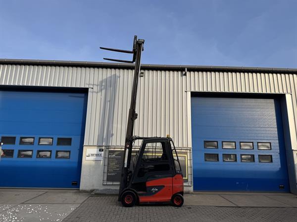 Grote foto vs 22654 elektrische heftruck linde e20 agrarisch heftrucks