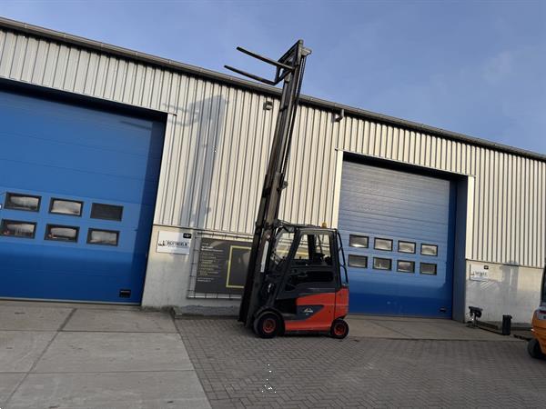 Grote foto vs 22654 elektrische heftruck linde e20 agrarisch heftrucks