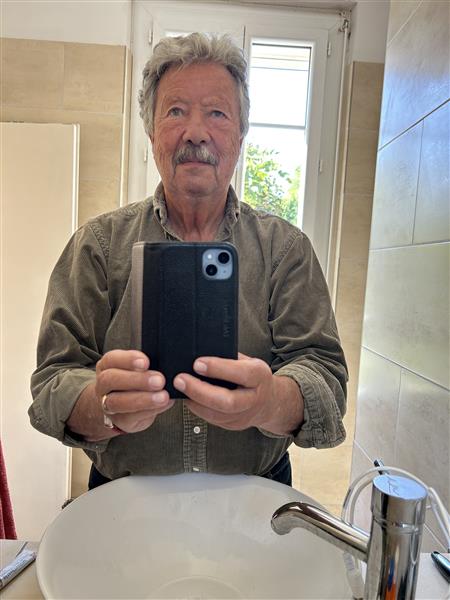 Grote foto op zoek naar een leuke flotte liefdes relatie contacten en berichten man zoekt vrouw