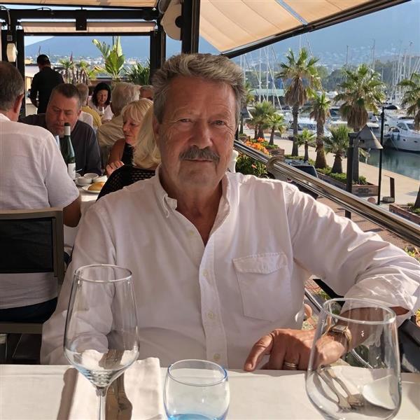 Grote foto op zoek naar een leuke flotte liefdes relatie contacten en berichten man zoekt vrouw