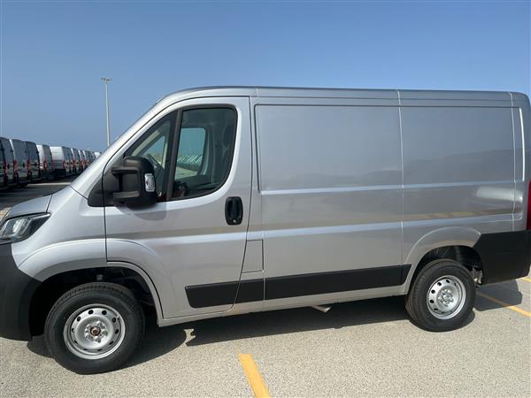 Grote foto veiling transport en marktplaats vervoer diensten en vakmensen koeriers chauffeurs en taxi