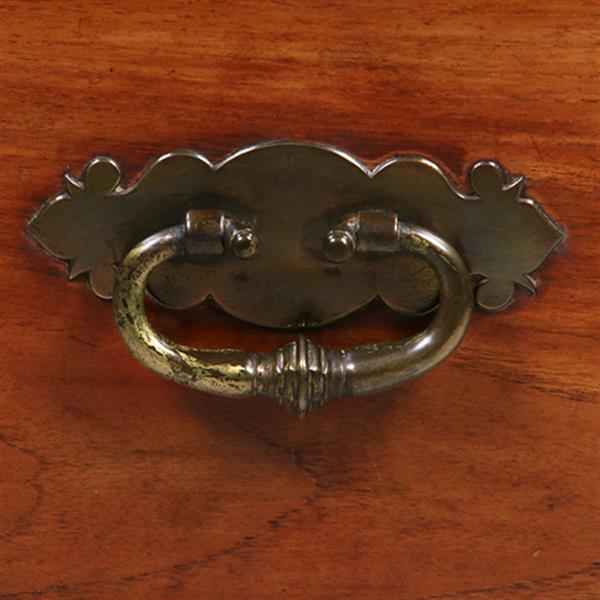 Grote foto kleine koloniale kist ca 1800 in djati met zwarte details en brons beslag no.381230 antiek en kunst stoelen en banken