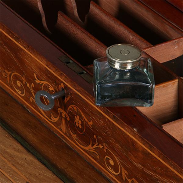 Grote foto engelse notenhouten davenport ca 1880 met blond inlegwerk en div vakjes no.381225 antiek en kunst overige in antiek gebruiksvoorwerpen