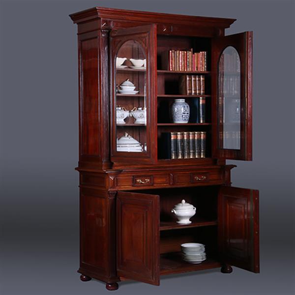 Grote foto kolossale franse mahonie boekenkast of servieskast met statige getoogde deuren en geslepen glas no antiek en kunst stoelen en banken