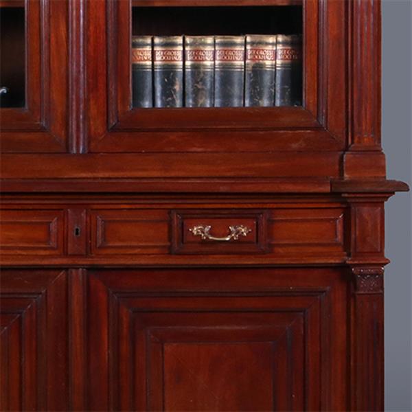 Grote foto kolossale franse mahonie boekenkast of servieskast met statige getoogde deuren en geslepen glas no antiek en kunst stoelen en banken