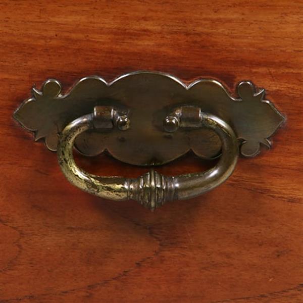 Grote foto kleine koloniale kist ca 1800 in djati met zwarte details en brons beslag no.381230 antiek en kunst stoelen en banken