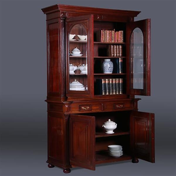 Grote foto kolossale franse mahonie boekenkast of servieskast met statige getoogde deuren en geslepen glas no antiek en kunst stoelen en banken