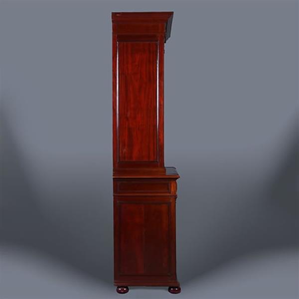 Grote foto kolossale franse mahonie boekenkast of servieskast met statige getoogde deuren en geslepen glas no antiek en kunst stoelen en banken