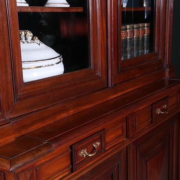 Grote foto kolossale franse mahonie boekenkast of servieskast met statige getoogde deuren en geslepen glas no antiek en kunst stoelen en banken