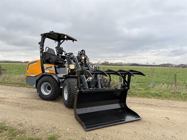 Grote foto giant shovel of verreiker kopen profiteer nu van 0 49 rente lease actie agrarisch shovels