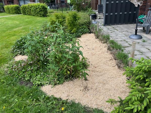 Grote foto miscanthus mulch duurzame bodembedekking tuin en terras mest en plantenvoeding