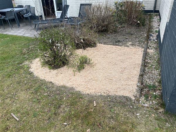 Grote foto miscanthus mulch duurzame bodembedekking tuin en terras mest en plantenvoeding