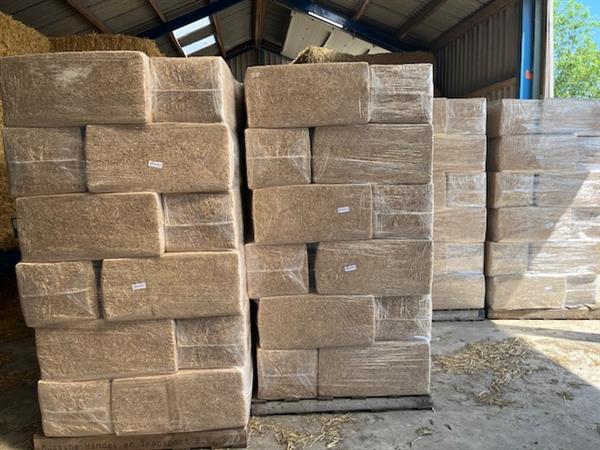 Grote foto miscanthus mulch duurzame bodembedekking tuin en terras mest en plantenvoeding