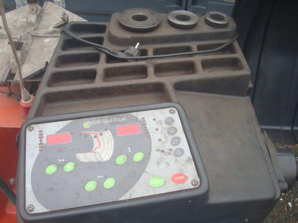 Grote foto banden de montage apparaat en balanceer auto diversen gereedschap