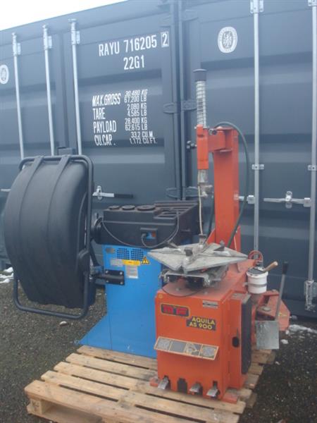 Grote foto banden de montage apparaat en balanceer auto diversen gereedschap