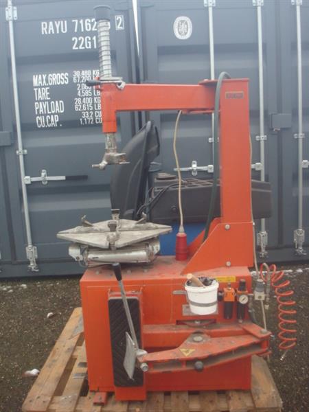 Grote foto banden de montage apparaat en balanceer auto diversen gereedschap