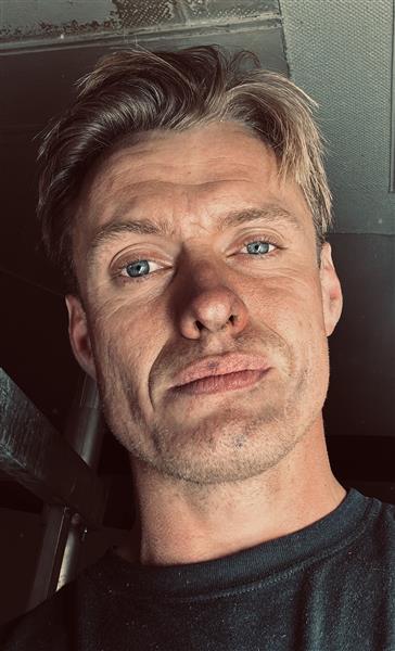 Grote foto mag ik mij voor jou uitsloven in de keuken contacten en berichten man zoekt vrouw