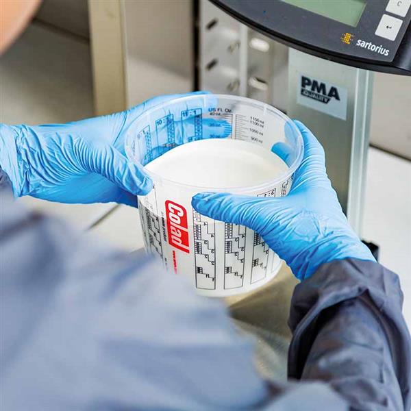 Grote foto colad bedrukte mengbekers 1400 ml per 300 stuks in kartonnen doos 9400300 doe het zelf en verbouw materialen en producten