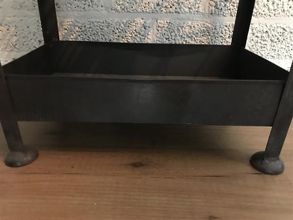 Grote foto een antiek wijnrek metalen wijnhouder voor 9 flessen wijn tuin en terras tuindecoratie