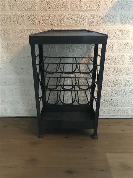 Grote foto een antiek wijnrek metalen wijnhouder voor 9 flessen wijn tuin en terras tuindecoratie